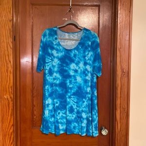 This is a womens sz 16 top. City chic, tie-dye tunic excellent used condition.